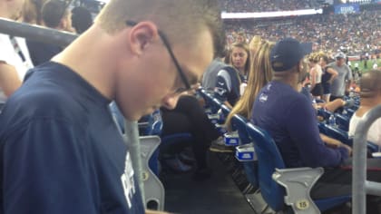 Fan Uses Key Ring Antenna to Watch Dallas Cowboys for Free