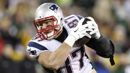 Tom Brady leaves Patriots for Buccaneers: Tampa reportedly strikes trade  with New England for Rob Gronkowski 