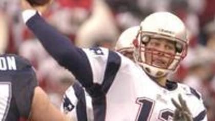 Buffalo Bills Quarterback JP Losman (7) rolls out in the third