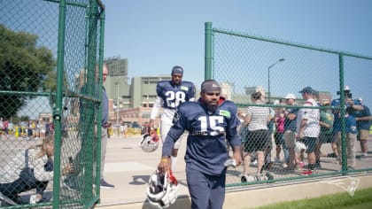 Ezekiel Elliott Arrives at Gillette Stadium After Signing with the