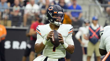 Justin Fields throws first TD pass, Bears' defense dominates Raiders 20-9