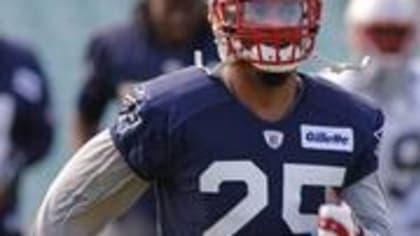 Patriots sign Junior Seau; Adalius Thomas to IR