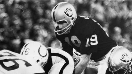 Raiders Stun Chargers in 1963