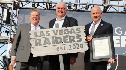 Las Vegas' Statue of Liberty gets Raiders jersey ahead of season opener