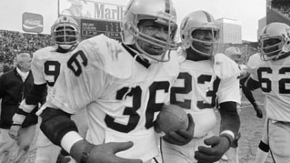 Today in Pro Football History: 1981: Hendricks Blocked FG Preserves Oakland  Two-Point Win Over Bucs