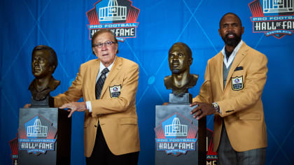 How former Seahawks head coach Tom Flores landed in the Hall of