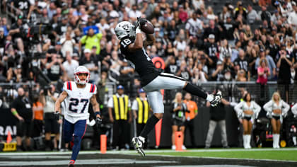 Raiders win season opener behind two touchdowns from Garoppolo