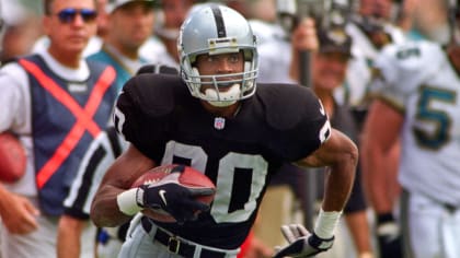 Oakland, California, USA. 15th Sep, 1996. Oakland Raiders vs. Jacksonville  Jaguars at Oakland Alameda County Coliseum Sunday, September 15, 1996.  Raiders beat Jaguars 17-3. Jacksonville Jaguars wide receiver Jimmy Smith  Credit: Al