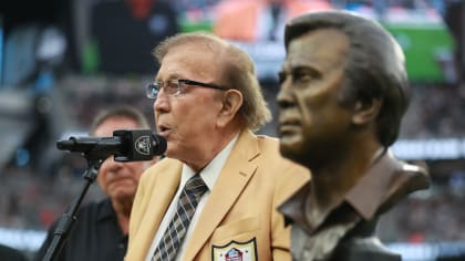 Tom Flores' trailblazing Hall of Fame career had rocky start