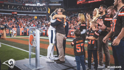 Former Cleveland Browns' Clay Matthews smiles before an NFL football game  between the Los Angeles Rams and the Cleveland Browns, Sunday, Sept. 22,  2019, in Cleveland. (AP Photo/David Dermer Stock Photo - Alamy