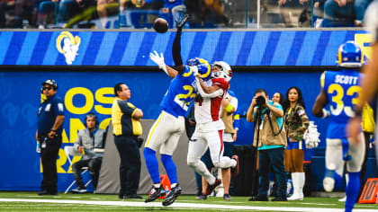 Los Angeles Rams' David Long Jr. (22), Ernest Jones (50) and Aaron