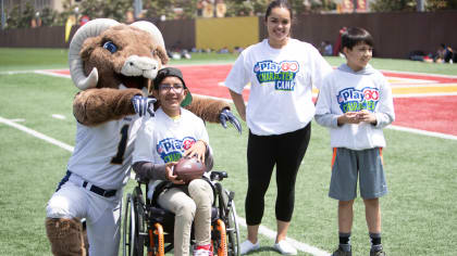 Jaguars host hispanic youth at NFL Play 60 Football Camp