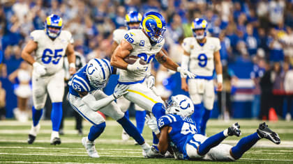 Los Angeles Rams quarterback Matthew Stafford dots tight end Tyler Higbee  up the seam for 33-yard gain