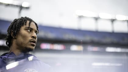 TAMPA, FL - OCTOBER 27: Baltimore Ravens tight end Isaiah Likely (80) warms  up before the regular season game between the Baltimore Ravens and the  Tampa Bay Buccaneers on October 27, 2022