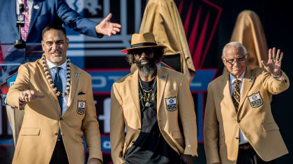 Photo: Ed Reed with his bust at the Pro Football Hall of Fame -  CAN20190803126 