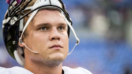 Baltimore Ravens defensive end Brent Urban (97) looks on during an NFL  football game against the Cincinnati Bengals, Sunday, Jan. 8, 2023, in  Cincinnati. (AP Photo/Emilee Chinn Stock Photo - Alamy