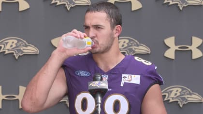 Baltimore Ravens tight end Charlie Kolar (88) is unable to catch an  attempted pass against the