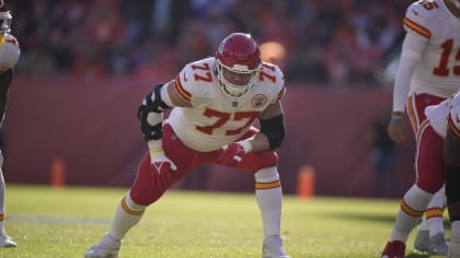 Former Chiefs RT Andrew Wylie signs with Washington Commanders