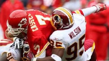 Kansas City Chiefs running back Priest Holmes (31) gets past Buffalo Bills  linebacker Landon Fletcher (59)