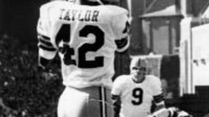 Washington Redskins' Charley Taylor (42)is shown after he caught