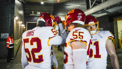 Washington Commanders linebacker Jamin Davis (52) defends against