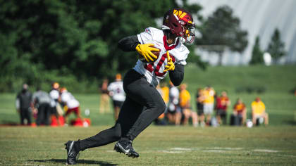 Washington Commanders tight end Logan Thomas (82) warms up before a NFL  football game, Sunday, Sept. 11, 2022, in Landover, Md. (AP Photo/Nick Wass  Stock Photo - Alamy