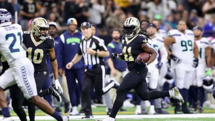 PHOTOS: Seahawks Arrive At Caesars Superdome For Week 5 vs. Saints