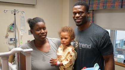 Saints' Ben Watson announces wife is pregnant with twins in heartwarming  touchdown celebration - CBS News