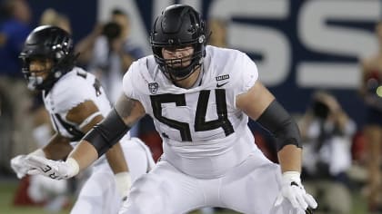 Oregon Ducks offensive lineman Calvin Throckmorton signs as undrafted free  agent with New Orleans Saints 