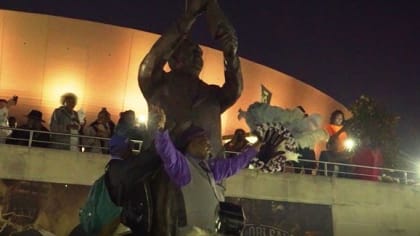 Saints fans hold impromptu second line to honor Tom Benson