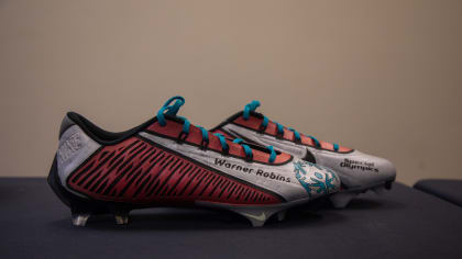 South Bend, Indiana, USA. 22nd Oct, 2022. My cause, my cleats for