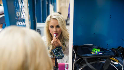 Photos: Sea Gals, 12s get festive for the Seahawks on Christmas Eve