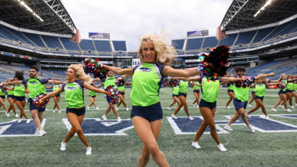 Photos: Sea Gals, 12s get festive for the Seahawks on Christmas Eve