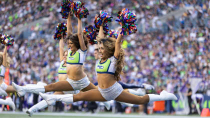 Cheerleader Photos: Vikings-Seahawks