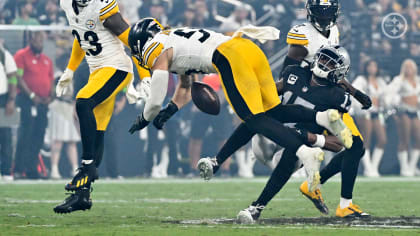 Bell rings again as Steelers' MVP