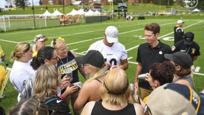 Young football fans flock to Rod Woodson's camp