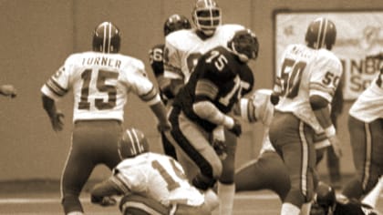 Baltimore Colts running back Bill Olds (38) is stopped at the line of  scrimmage by a team mate during action with the Steelers in Pittsburgh,  Dec. 27, 1975. (AP Photo Stock Photo - Alamy