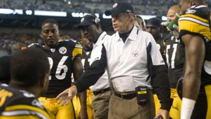 Dick LeBeau has dinner with several past, current Steelers