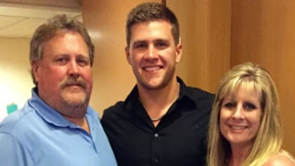 BAD NEWS: Steelers fans choke up and pray as player T. J. Watt shares heartbreaking news about his parents that...vannguyen