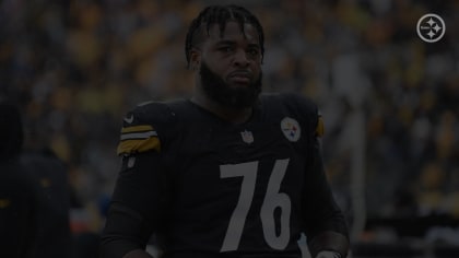 Pittsburgh Steelers offensive tackle Chukwuma Okorafor (76) runs