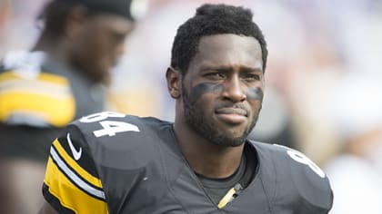 Steelers' star receiver Antonio Brown changes jersey nameplate to