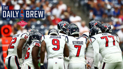 LAS VEGAS, NV - OCTOBER 23: Houston Texans LB Christian Kirksey gives  teammates directions during the NFL game featuring the Houston Texans  against the Las Vegas Raiders on October 23, 2022 at