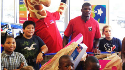 Redskins players take kids on a shopping spree (Video) - WTOP News