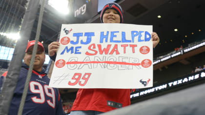 J.J. Watt in Ring of Honor: Texans star thanks fans with newspaper ad