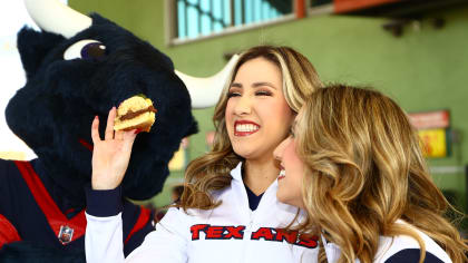 \ud83d\udcf8 | Mexico fans visit NRG Stadium for Liberty White Out game