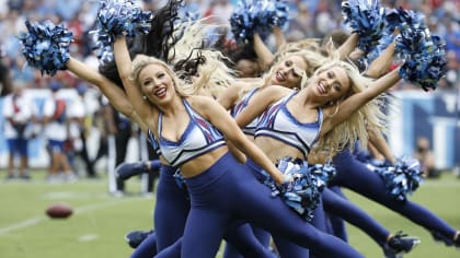 Titans cheerleaders invade the Gulf Coast for beach time, photo