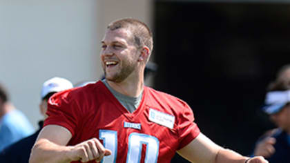 Cleveland Browns notes: Jake Locker will start at quarterback for