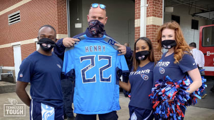 Titans' Derrick Henry comes to aid of firefighter who lost home