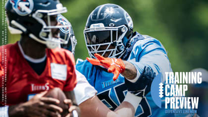 Tennessee Titans tight end Chig Okonkwo (85) runs across the field during  an NFL football training camp practice Monday, July 31, 2023, in Nashville,  Tenn. (AP Photo/George Walker IV Stock Photo - Alamy