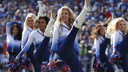 Team Spotlight: Detroit Lions Cheerleaders' New Uniforms